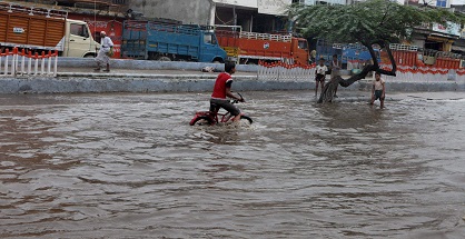 Morning rain brings Delhi to standstill