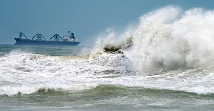 Cyclone Phailin batters Gopalpur in Odisha, heavy rain now poses threat of floods