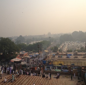 Warm Monday morning in Delhi, rains likely