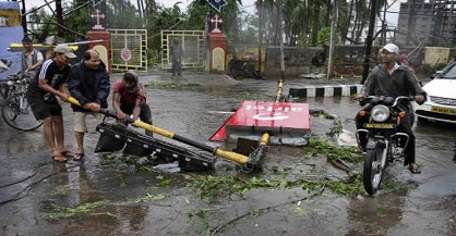 Cyclone Phailin results in floods, two districts badly hit in Odisha