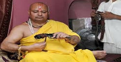 Sadhus who swear by the gun