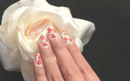 Splash colours on your nails in creative way