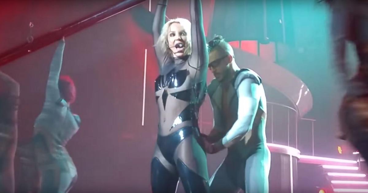 Britney Spears suffers wardrobe malfunction