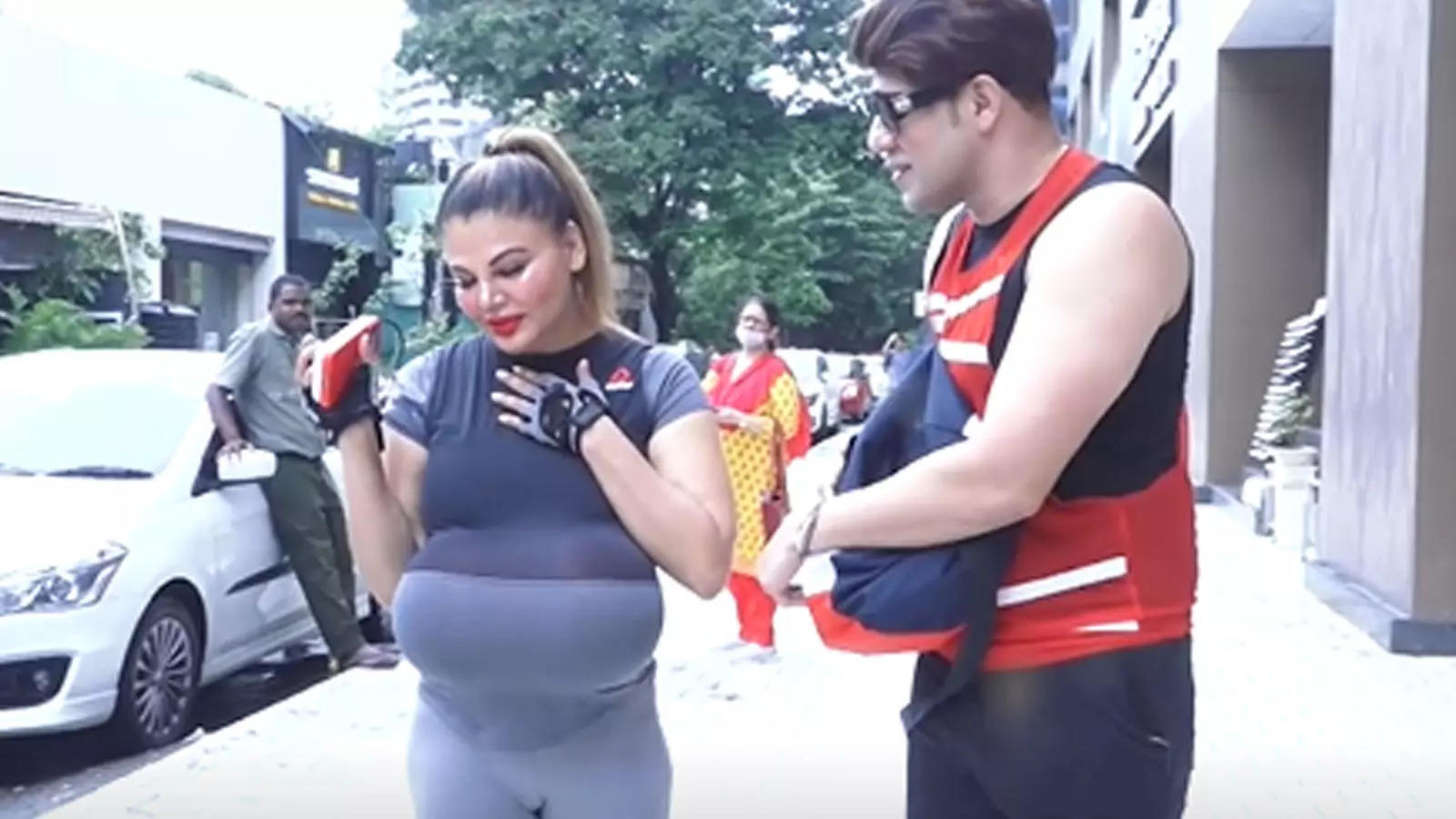 Hilarious video! Rakhi Sawant papped sporting a fake baby bump; says she will give birth to ‘Baahubali’ | Hindi Movie News – Bollywood