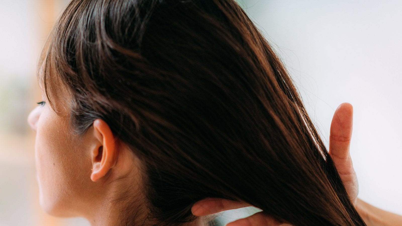 7 Benefits of Using Neem-infused Wooden Comb For Your Hair