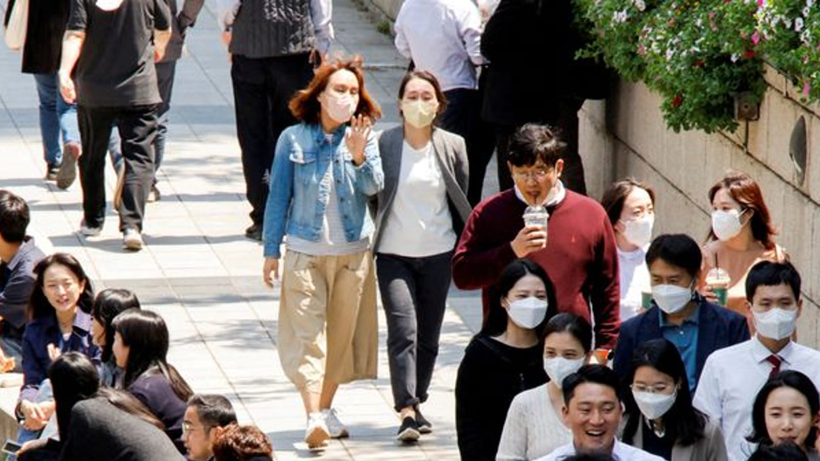 Fresh COVID Wave Sweeps Asia, NZ Warns of Pressure on Hospitals